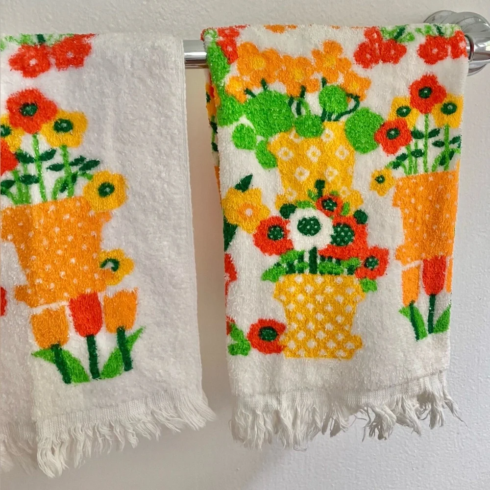 Vintage 80s 100% Cotton Hand Towel USA made tulips flower pot daffodils pair set
